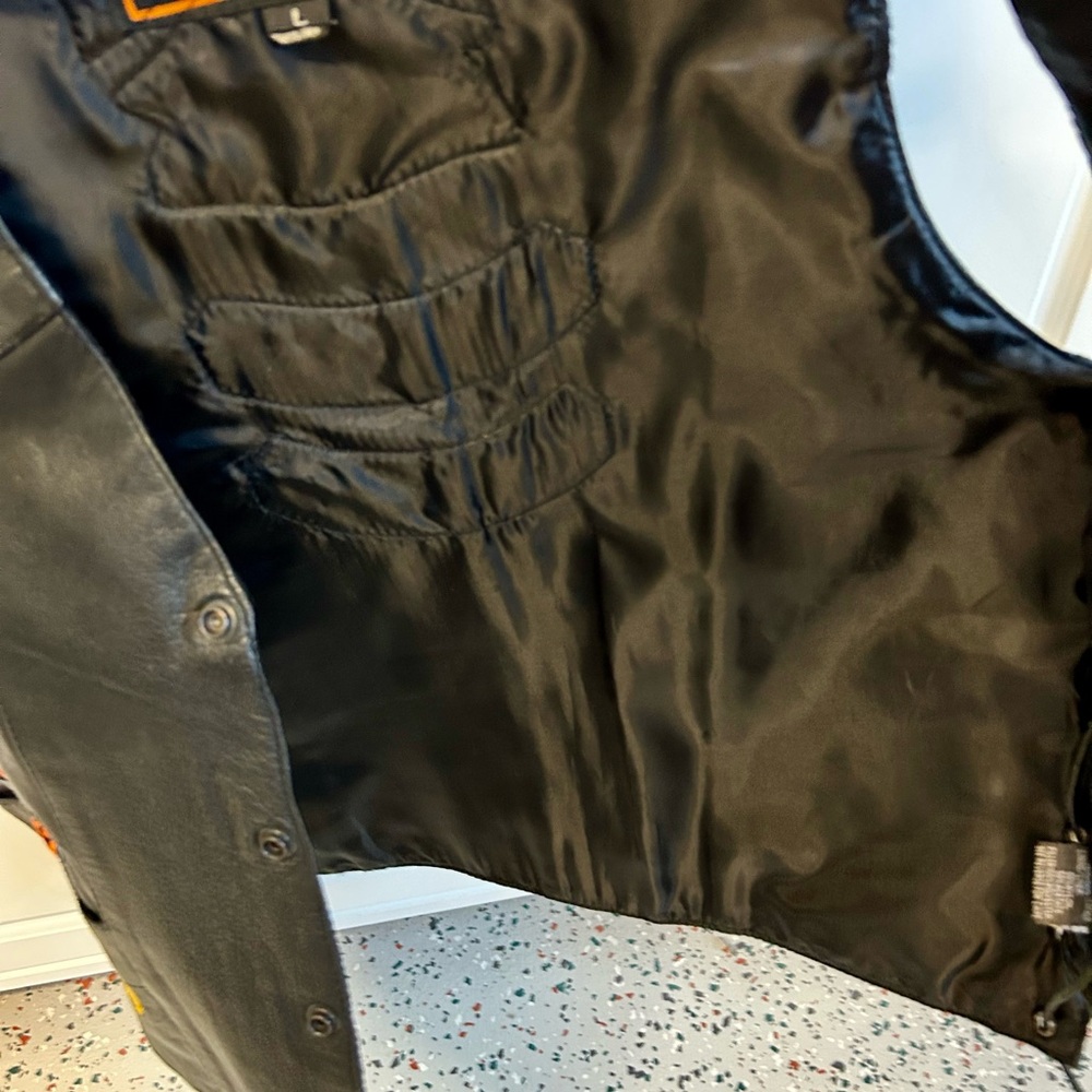 Silver Bike Black Leather Vest - Harley Davidson - Like New (Large) - Picture 7 of 8